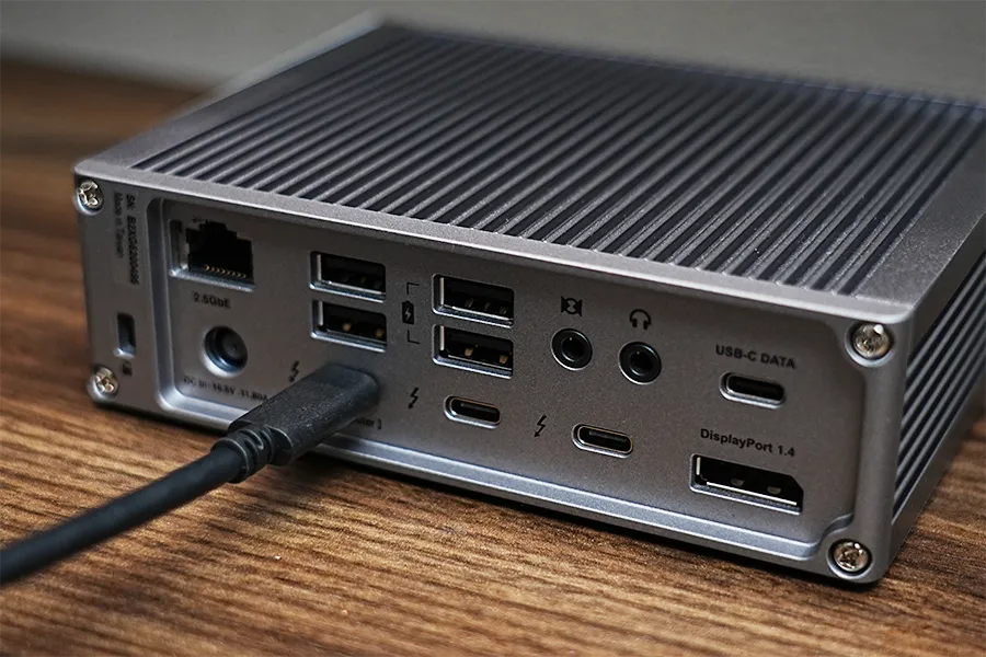 CalDigit TS4 ハブ 6-in-1 USB-CをホストPCと接続