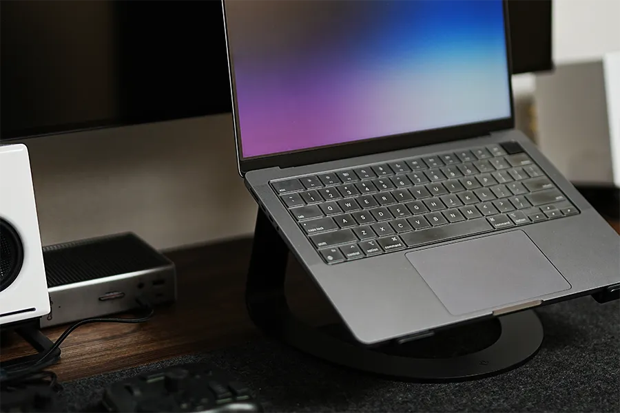 MacBookの高さを上げて肩こり解消