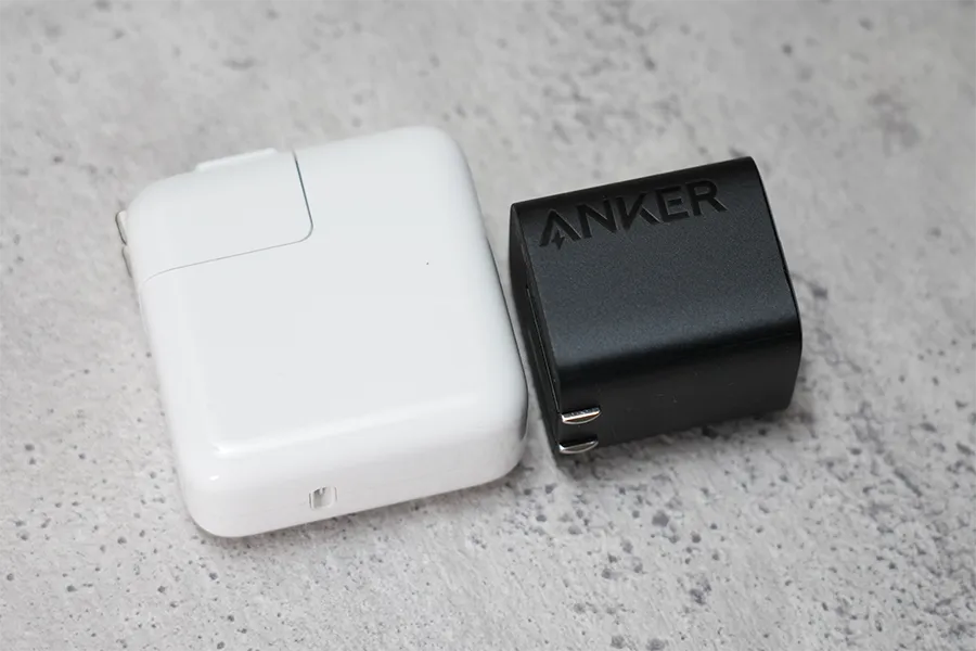Apple30W充電器とAnker 323 Charger (33W)の比較