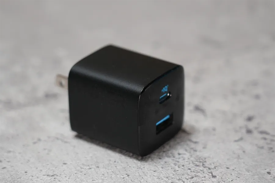 Anker 323 Charger (33W)の側面