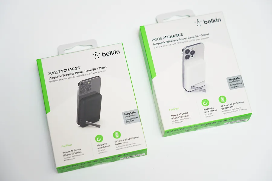 Belkin BoostCharge Magnetic Wireless Battery 5000のパッケージ2つ