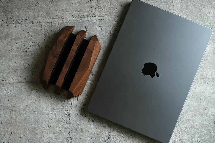 oakywoodデュアルノートパソコン垂直スタンドとMacBook Pro