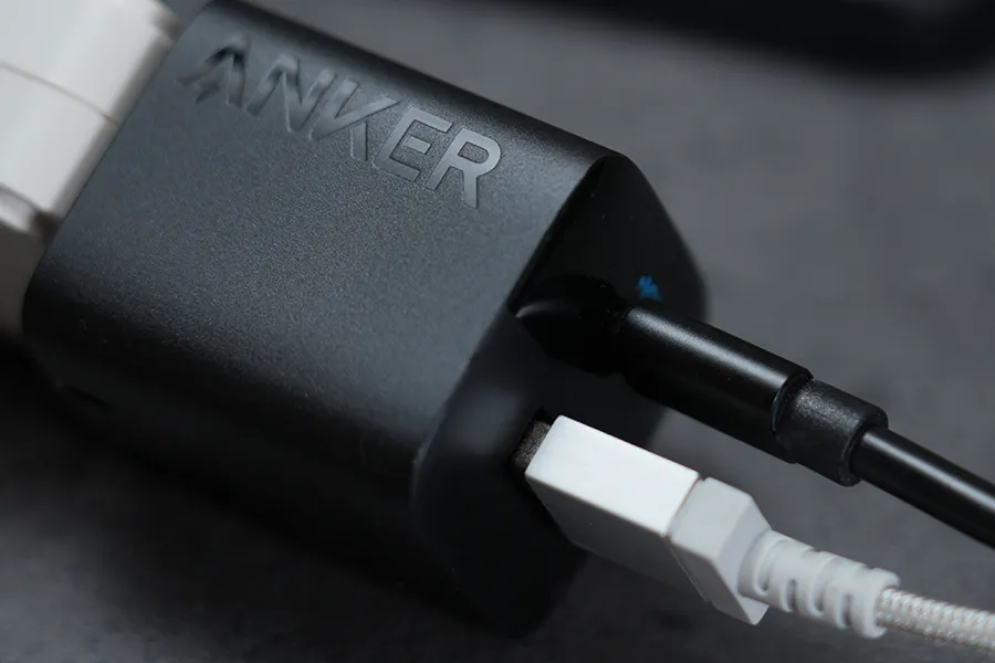 Anker 323 Charger (33W)で2台高速充電