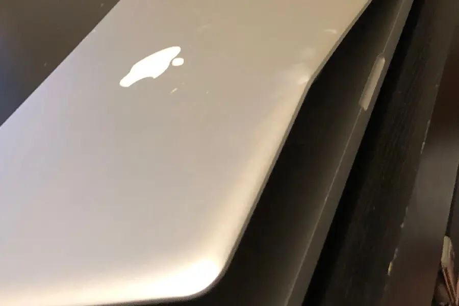 MacBook Proの事故　割れ