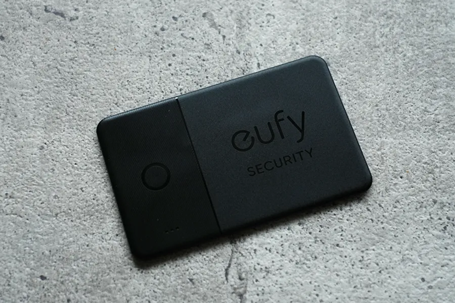 Anker Eufy (ユーフィ) Security SmartTrack Card (紛失防止トラッカー) の表面