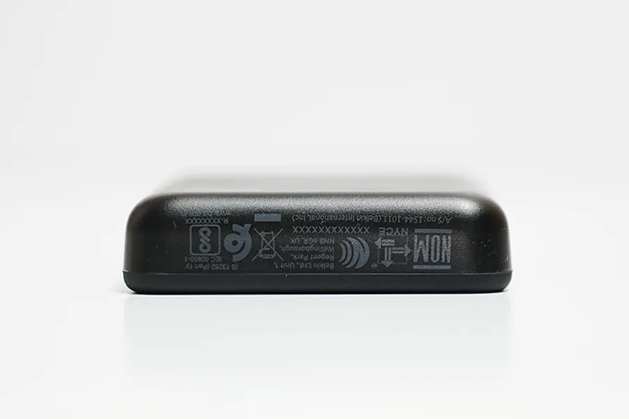 Belkin BoostCharge Magnetic Wireless Battery 5000の側面規格