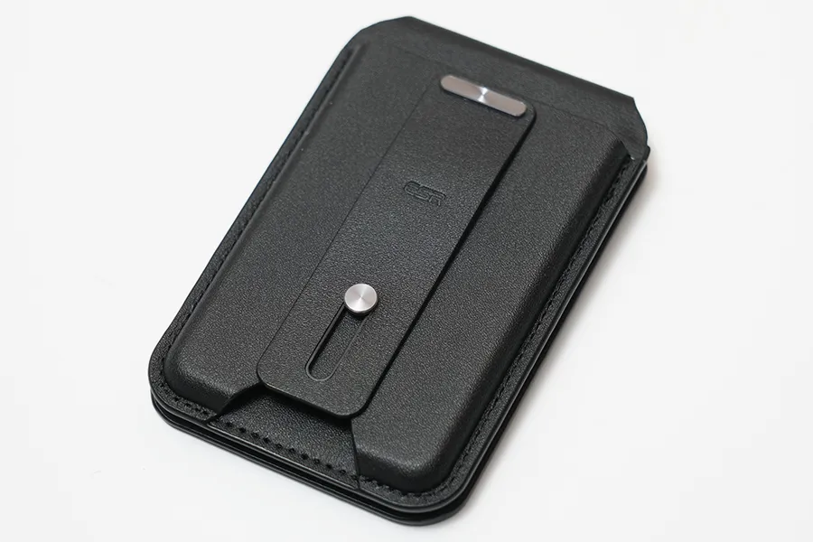 ESR MagSafe対応Geo Walletのウォレット表面素材