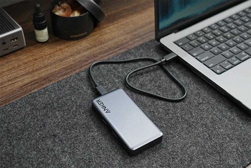 Anker 343 USB-C ハブ とMacBook Pro