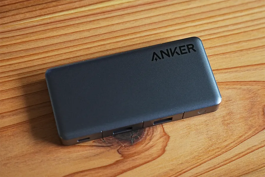 Anker 343 USB-C ハブ（7-in1 デュアル4K HDMI）表面