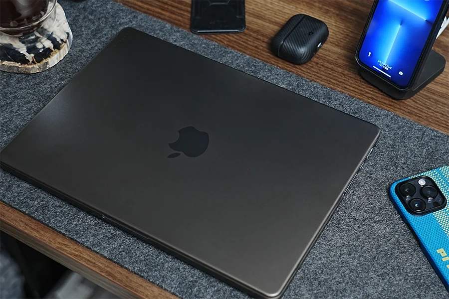 MacBook Proのカバーつけた状態