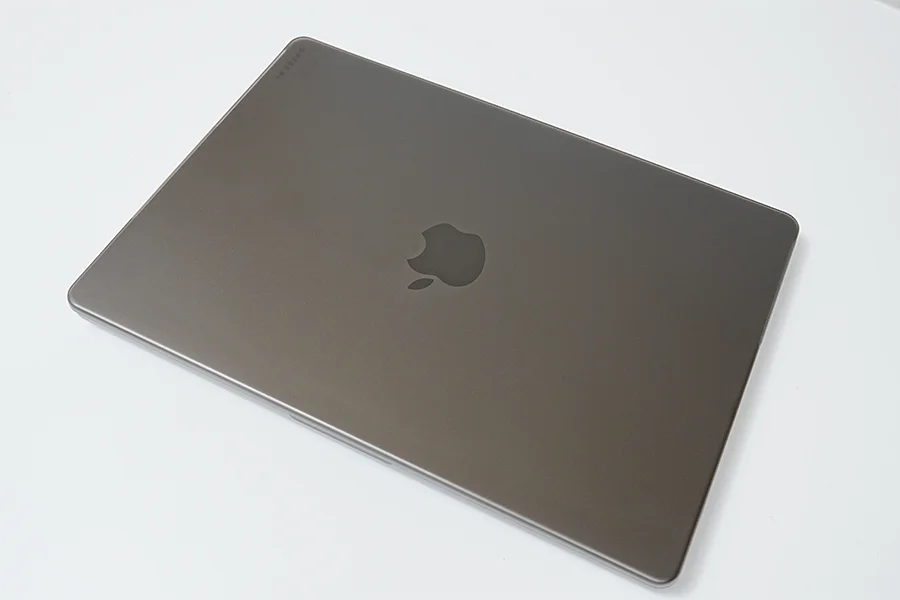 表面のMacBook Pro