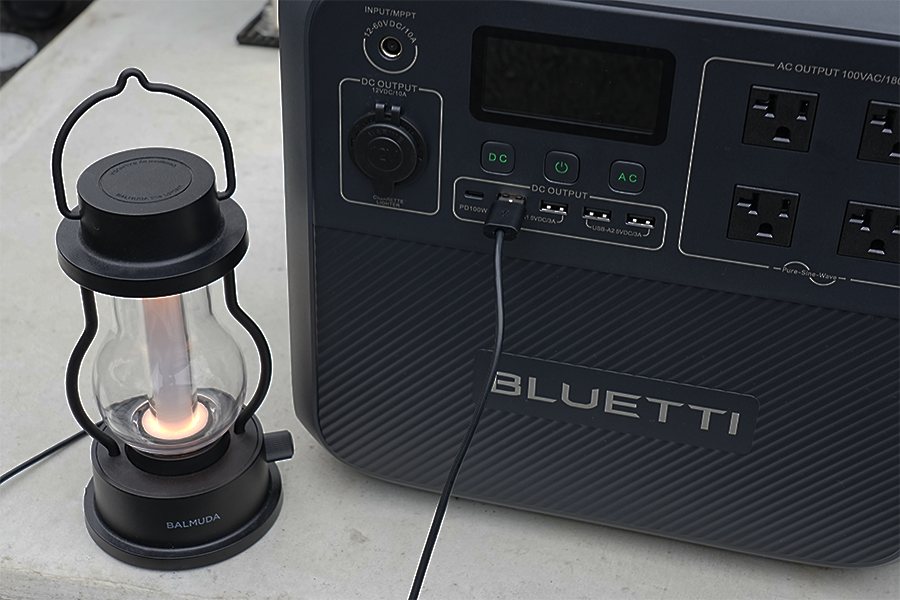 BLUETTI AC180でランタンを充電する