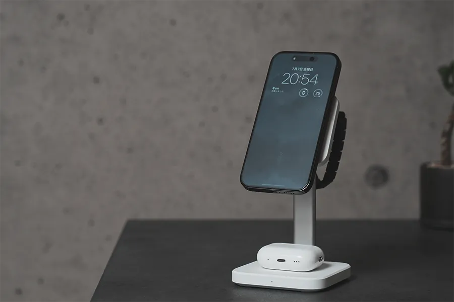 ESR HaloLock 3in1 ワイヤレス充電器 レビュー｜省スペース展開のApple Watch・AirPods・iPhone同時充電可なMagSafeスタンド