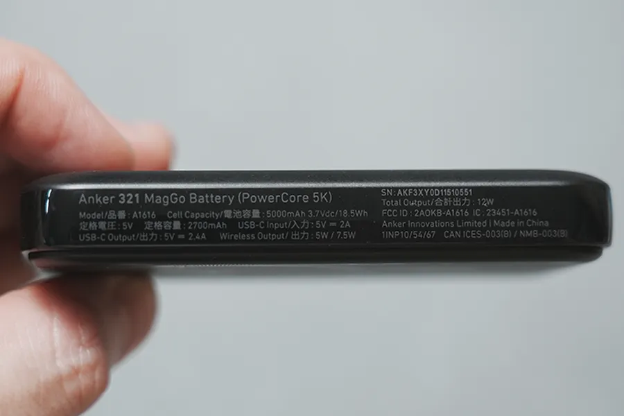 Anker 321 MagGo Battery (PowerCore 5000) の側面にスペック表記あり