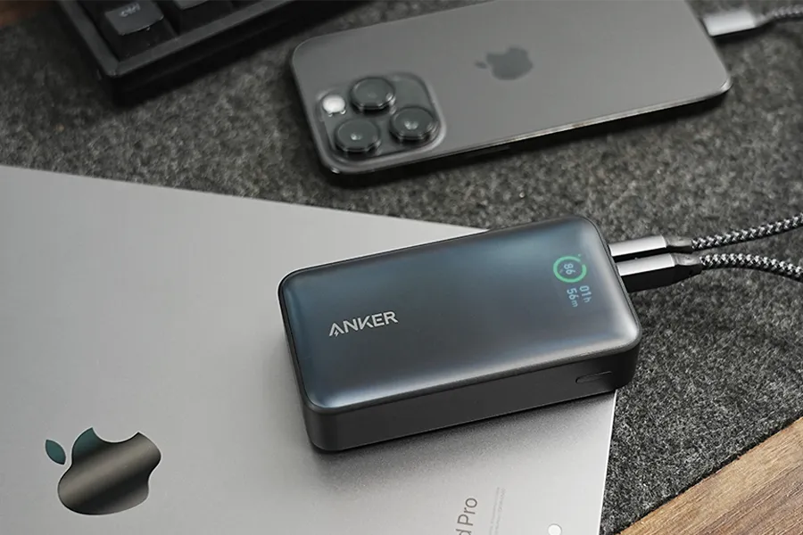 Anker Power Bank (10000mAh, 30W)レビュー｜高級ラインと同じLEDディスプレイを搭載した新型iPhone用モバイルバッテリー