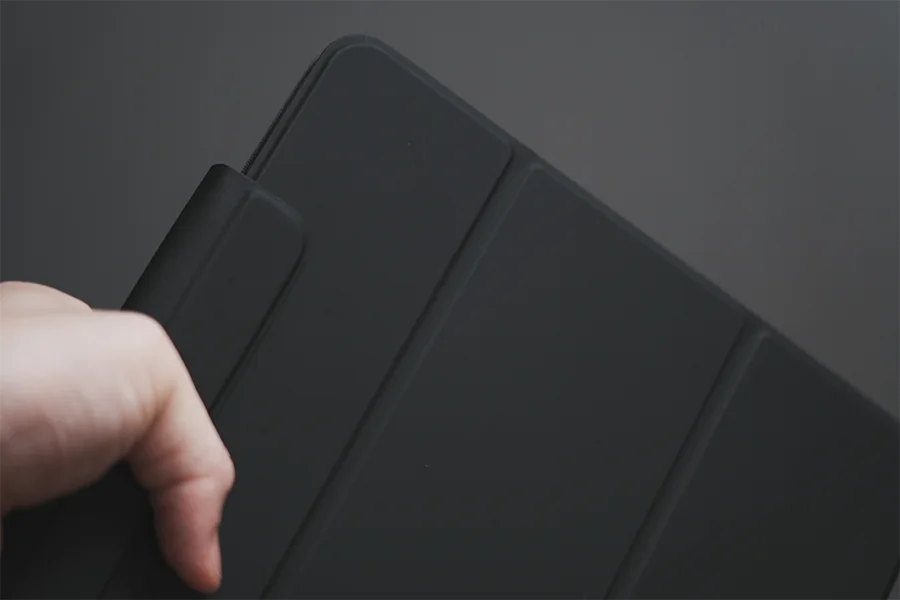 ESR iPad Pro 12.9 ケース 第6_5世代（2022_2021）用 ハイブリッドケースを手荷物