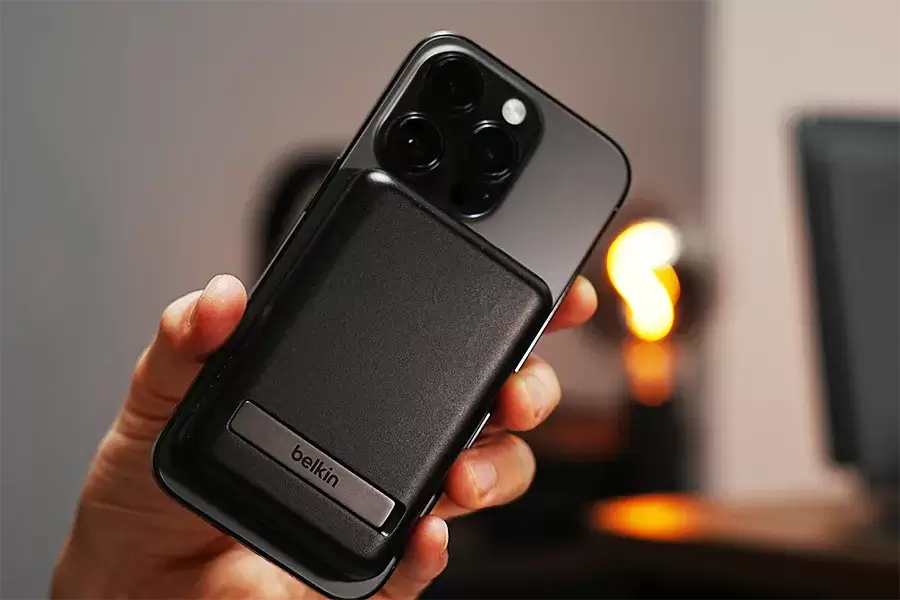 iPhoneMagSafeモバイルバッテリーデザインとビジュアル1位：Belkin BoostCharge  Magnetic Wireless Battery 5000